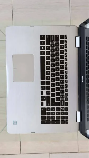 لابتوب من شركة DELL