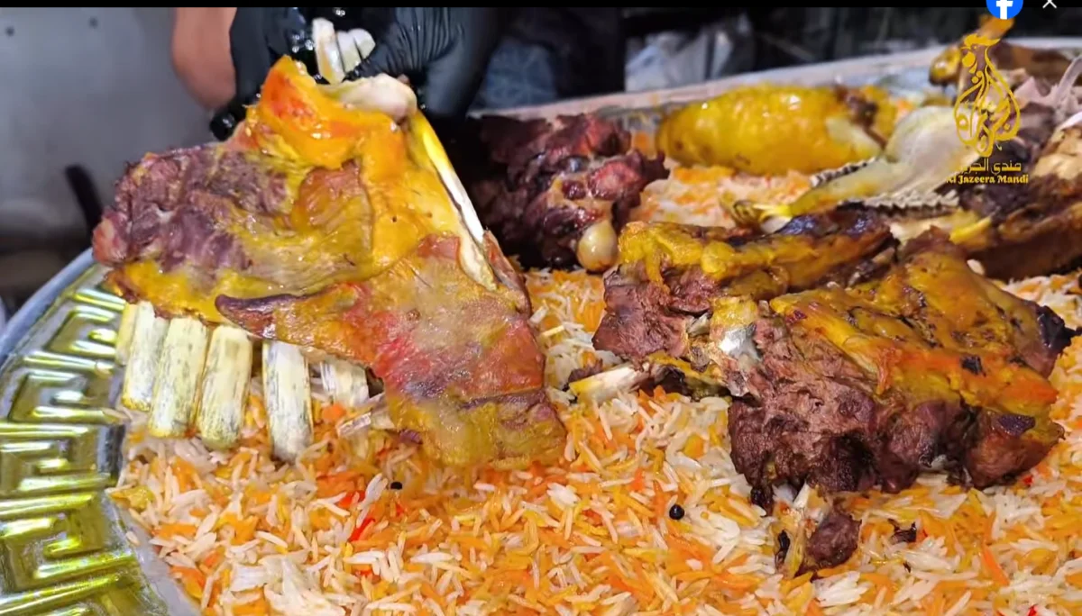 مندي؟ مو أي مندي هذا حكاية!   لحم يذوب، رز يعبي الخاطر، وطعم من الآخر!  